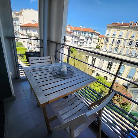 Lägenhet Carre D Or